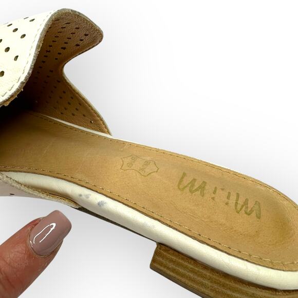 Mi.Im Women's Saffron Pointed Toe Mule Shoes Size 8 White Perforated Slides - Picture 6 of 10